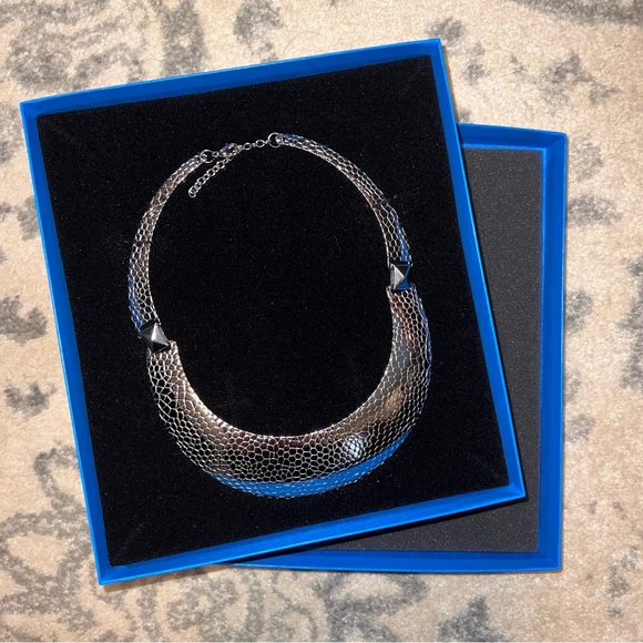 Hammered/Animal Skin Bib Necklace - Picture 2 of 4